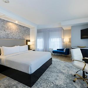 Deluxe King Room a Walk Shower Non Smoking